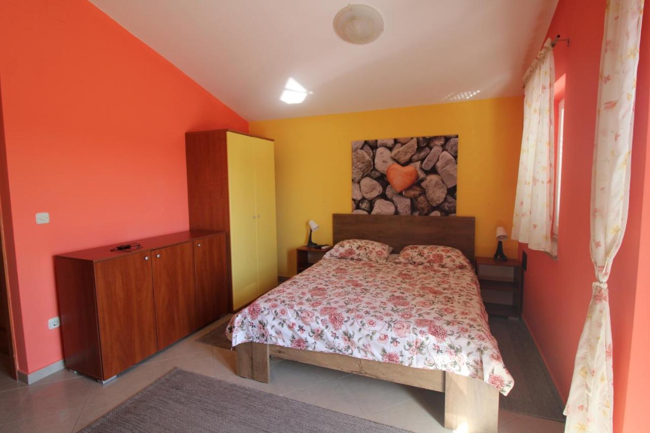 Studio Apartment Aniko Premantura Exterior photo